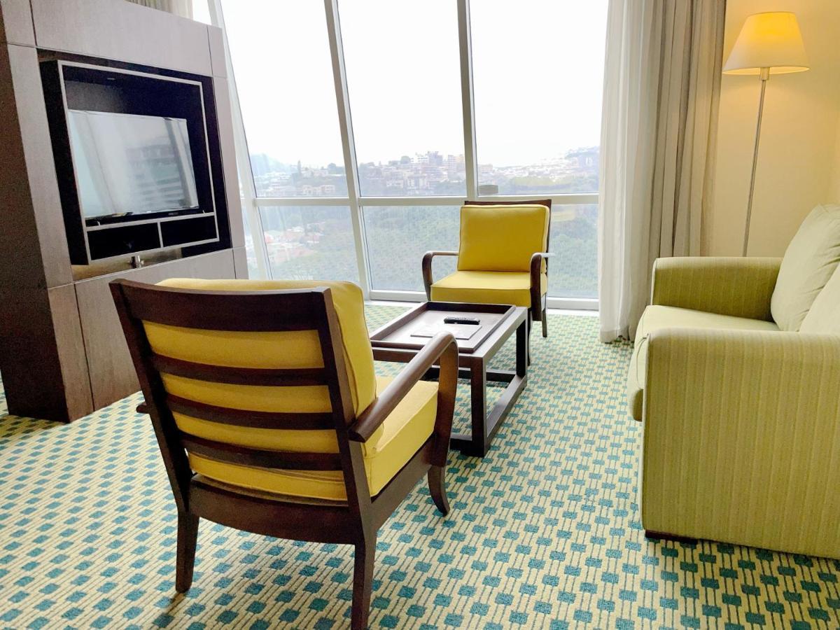 Courtyard By Marriott Guayaquil Hotel Exterior foto