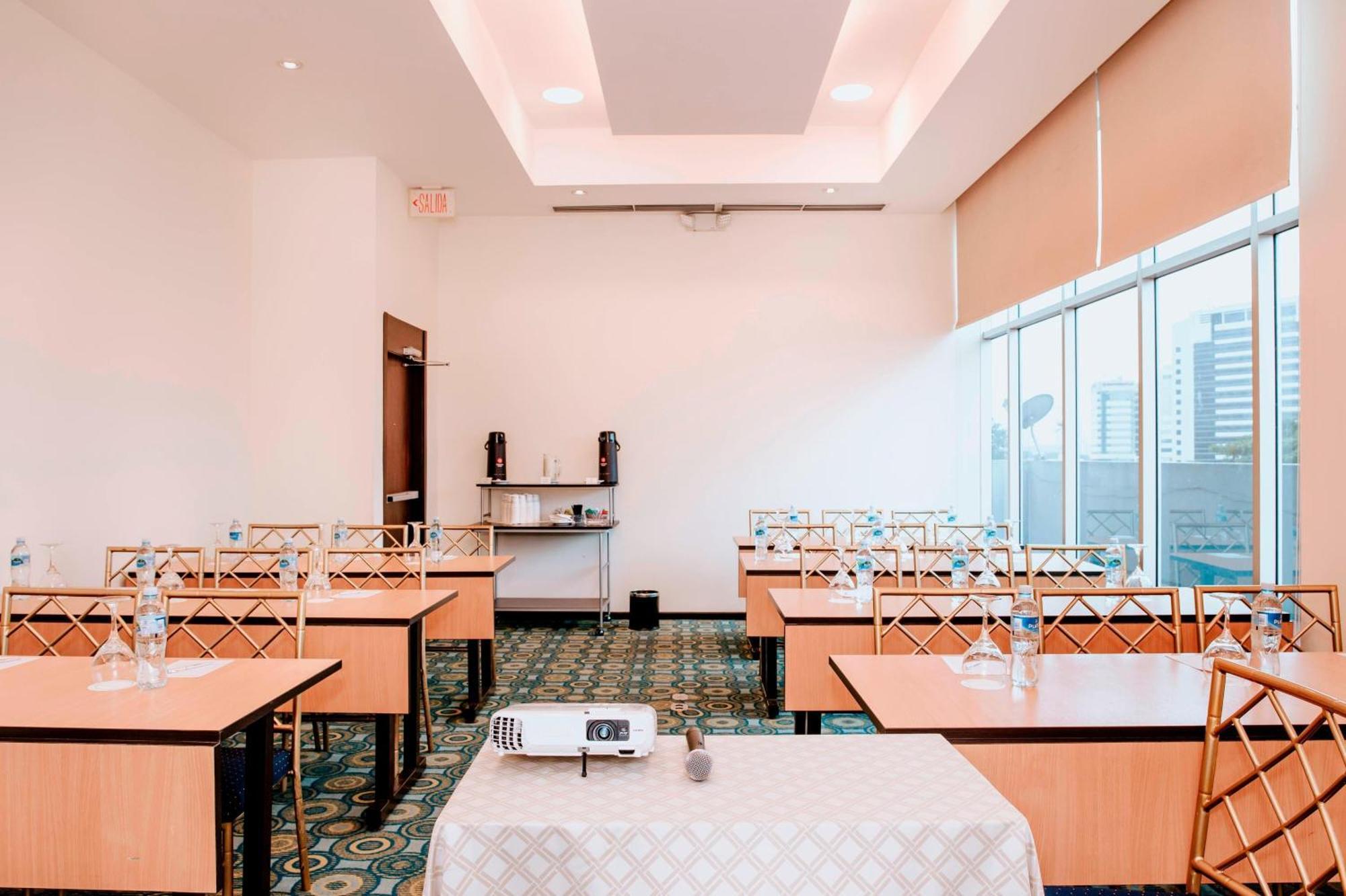 Courtyard By Marriott Guayaquil Hotel Exterior foto